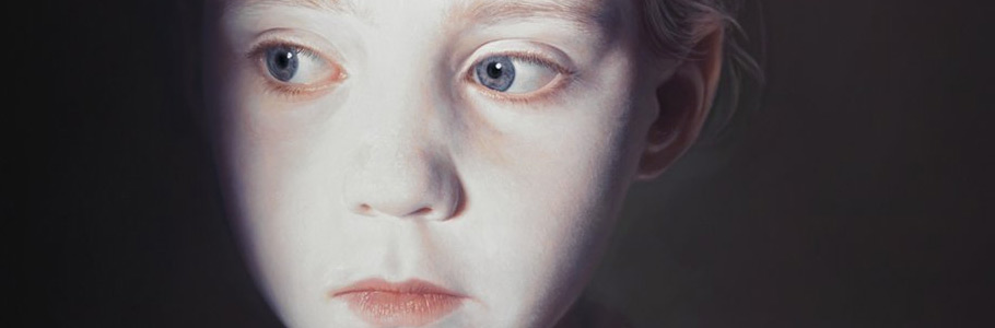 Non, ce ne sont pas des photos : les toiles hyperréalistes de Gottfried Helnwein