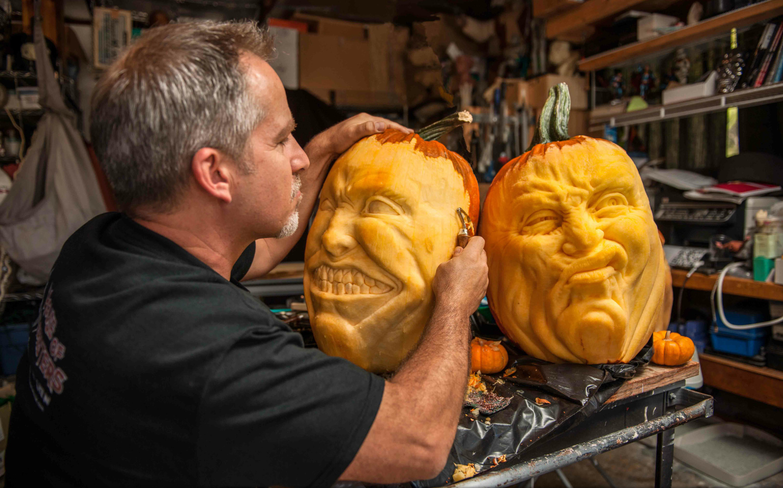 Pour Halloween, testez les sculptures de citrouilles comme Jon Neill